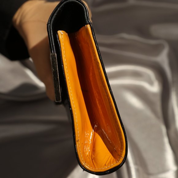 Extremely Rare CHANEL Chocolate Bar Clutch - Picture 5 of 7